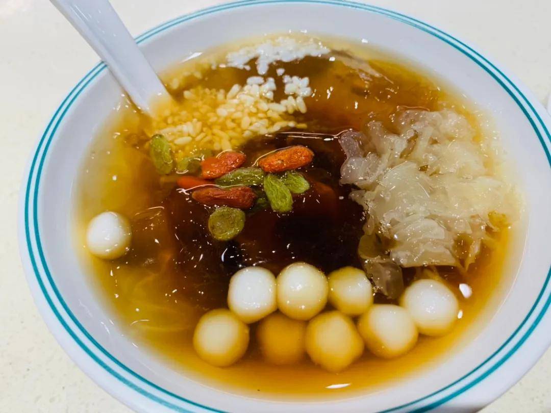 手搓冰粉和冰粉粉的区别 b812941bef634fbb89225fd00a84685d.jpeg