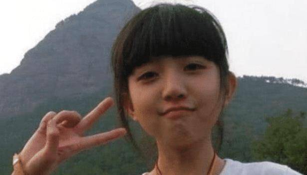 还记得被富豪看中的14岁"剪刀手女孩"吗?曾承诺娶她为妻,现状如何?