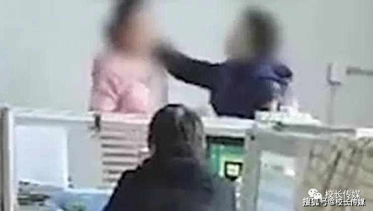 老师体罚女生脱内衣_女生内衣内裤半脱照片(2)