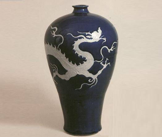 中国美術 瑠璃釉 纏白龍紋 梅瓶 内府 款 時代物(K-XA831) 中国美術 瑠璃釉 纏白龍紋 梅瓶 内府 款 時代物(K-XA831)