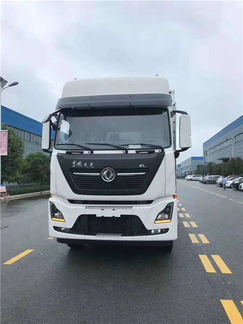 总质量:32000kg 整备质量:13800kg 额定质量:18770kg,东风商用465马力