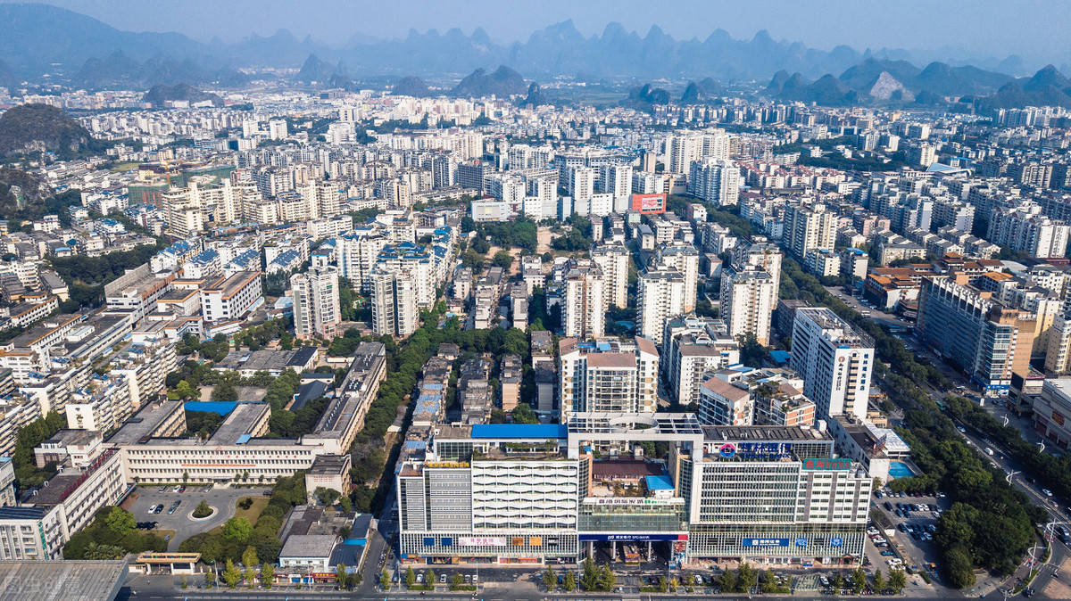 桂林市今年的政府报告里就提出支持灵川撤县设区,所以桂林市有可能是