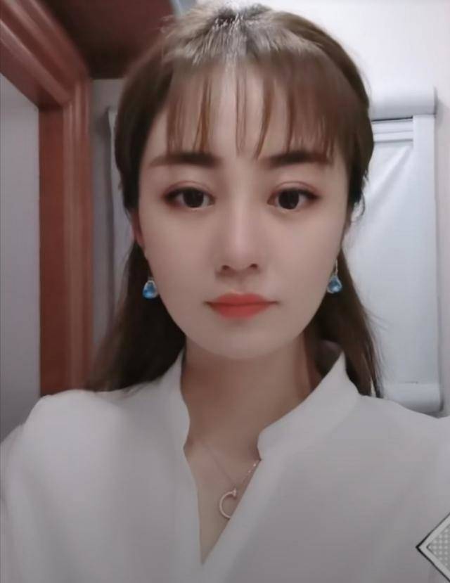 《乡爱》王小蒙晒房车却称活不起,遭同剧演员