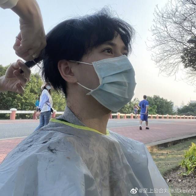 刘洲成展示新买别墅异常兴奋，评论区疯狂搭讪