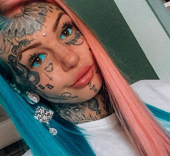 澳大利亚女孩纹身上瘾！花费14万做整容，被嘲“花钱找罪受”