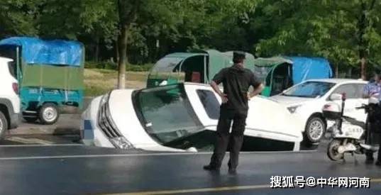 突发!今晨杭州两处路面出现塌陷,垃圾车直接