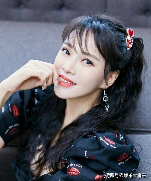 伊能静因回复粉丝拉踩宁静留言再惹争议，把秦