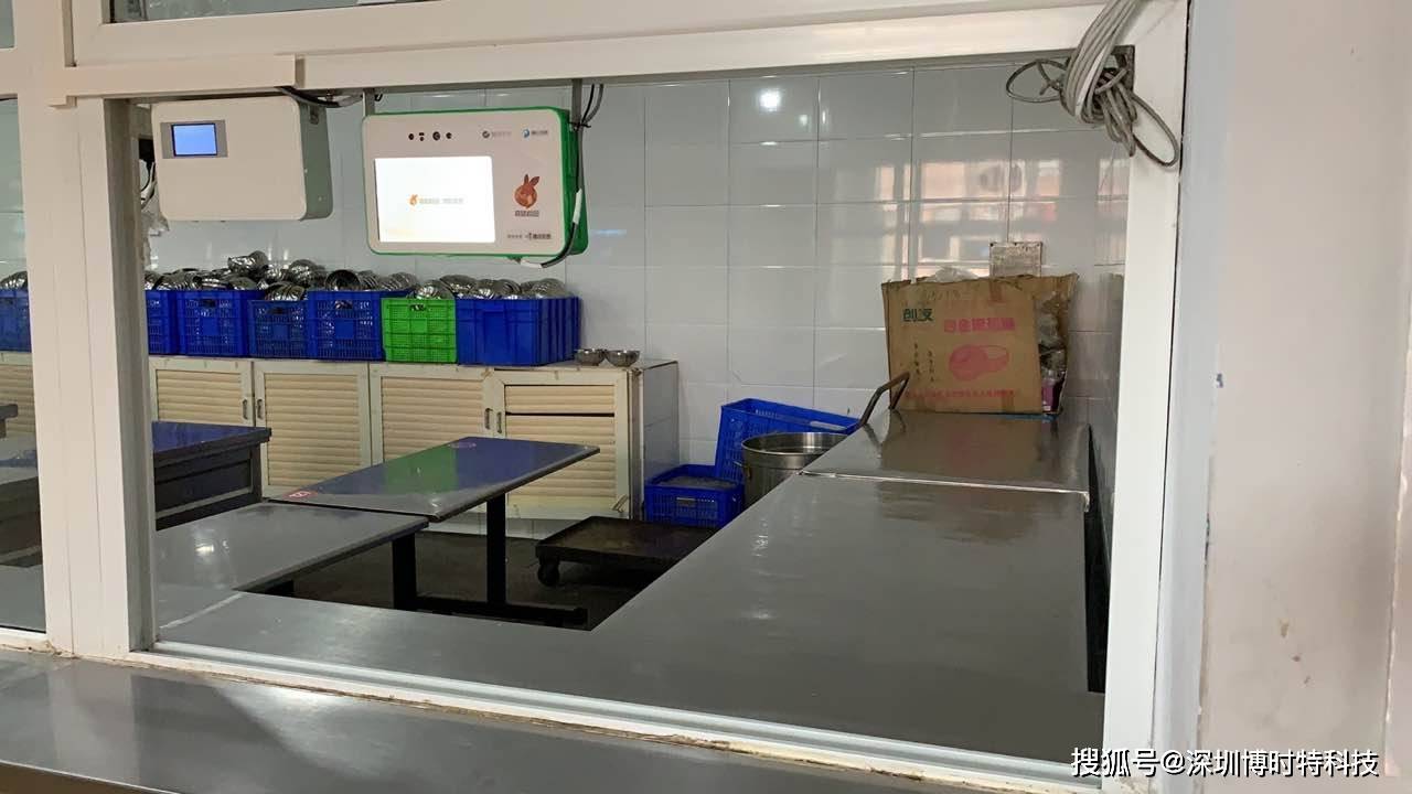 食堂刷脸支付安装在取餐窗口