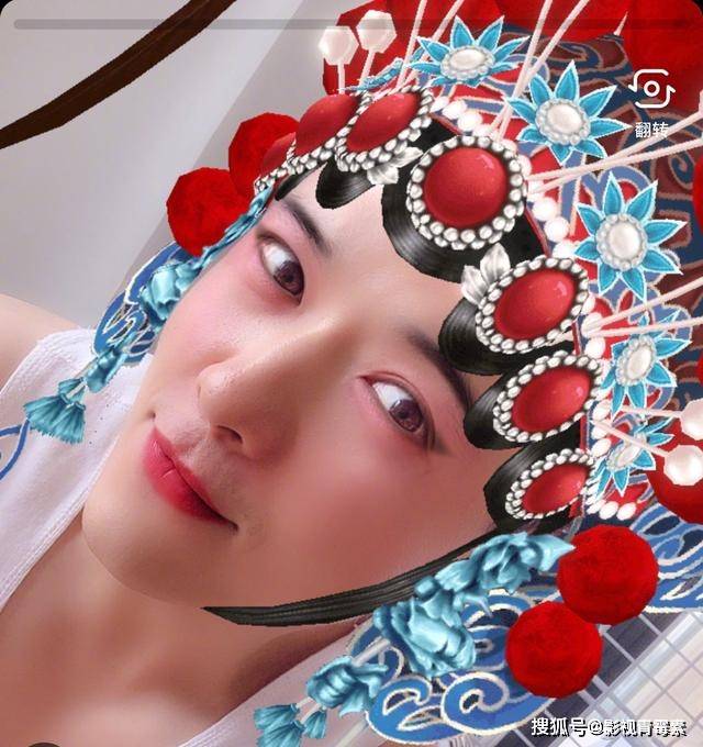 女性原创高云翔“性侵风波”后首次晒自拍 “男扮女装”疑似有深意
