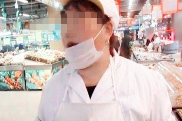 孩子偷吃樱桃，售货员：80元/斤赔钱吧，宝妈做法让她无言以对