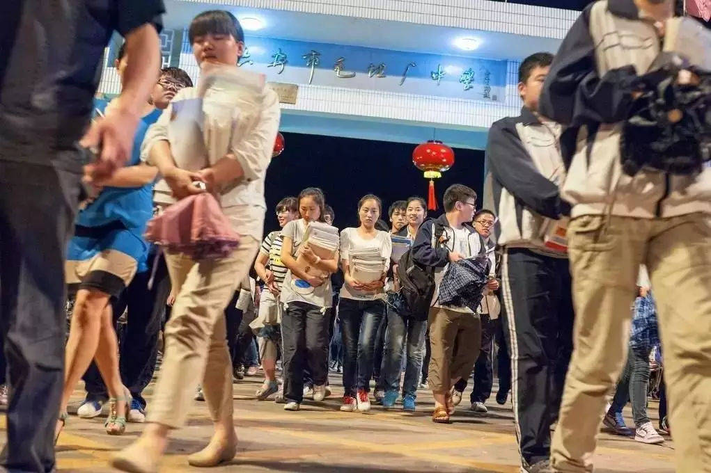高考|只为了学生一生的尊严！“泯灭”人性的毛坦厂中学