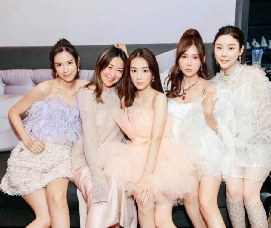 1 9 搜狐娱乐讯 近日,郭富城太太方媛在社交平台发布多张照片与网友