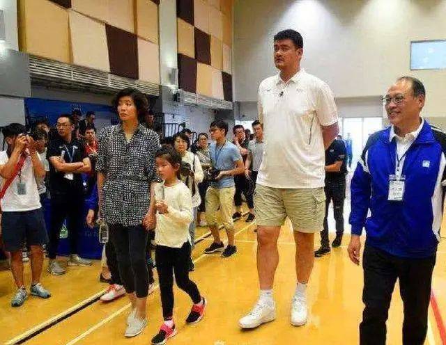 身高|虽然年仅9岁，却已和成年人一般高挑姚明女儿身高“失控”