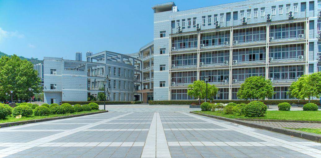 四川“最知名”2所中学，一所名声在外，另一所一本升学率达9成