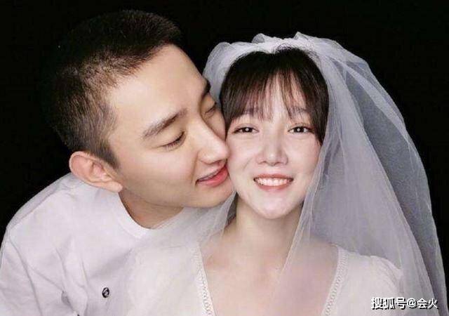 俩人|原创相差5岁姐弟恋终分手？女方清空俩人甜蜜动态，男方却在线征婚