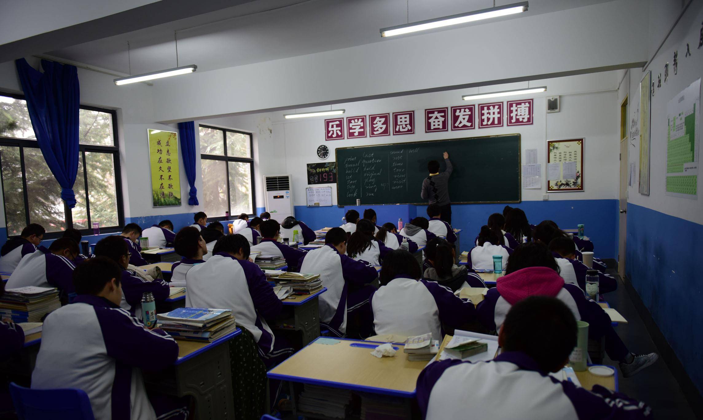 大学老师“喋喋不休”，学生底下“沉沉欲睡”，孰之过？