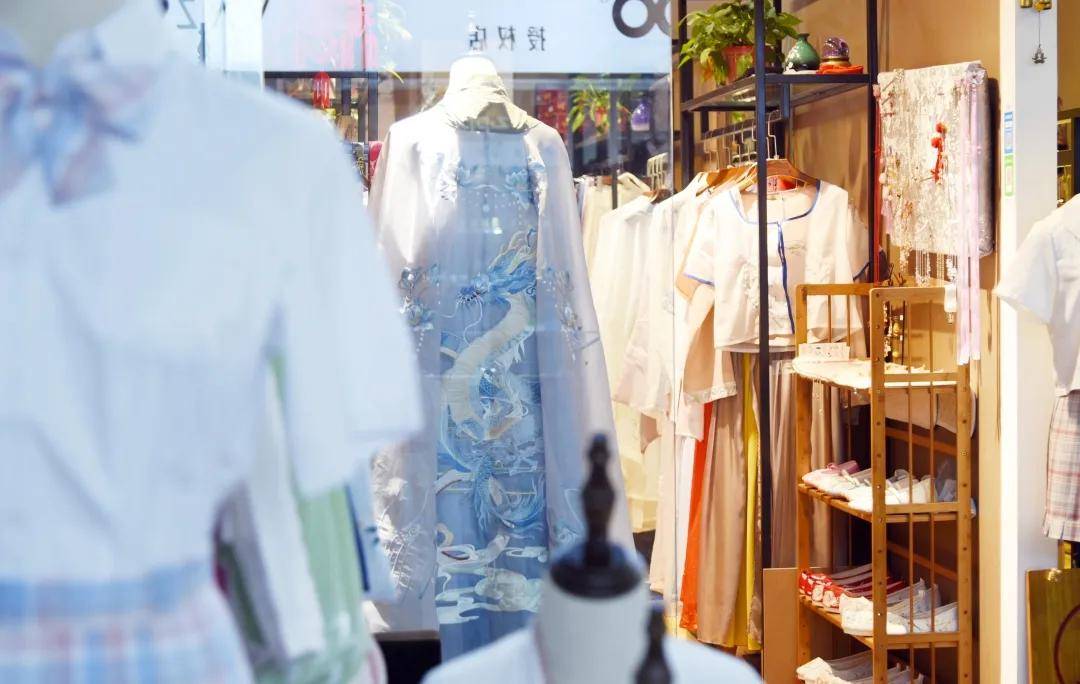 关注 ▏成都市副市长一行莅临香槟广场视察汉服商业