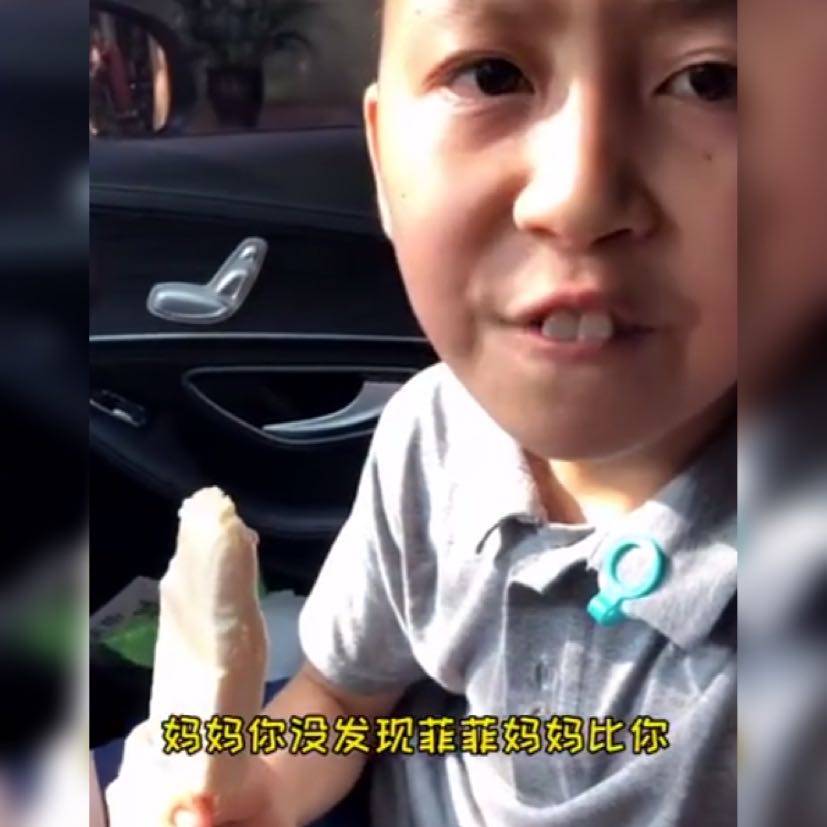 原创钢铁直男！小男孩吐槽妈妈长得不好看，网友：眼神深情，话语残忍