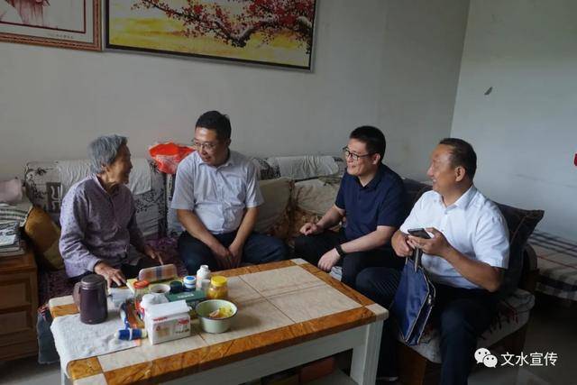 文水:刘大鹏走访慰问老党员