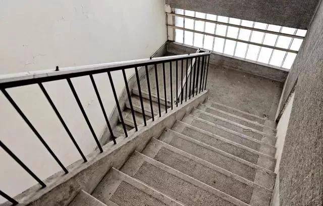 原创自建房开门见楼梯好不好?有什么讲究吗