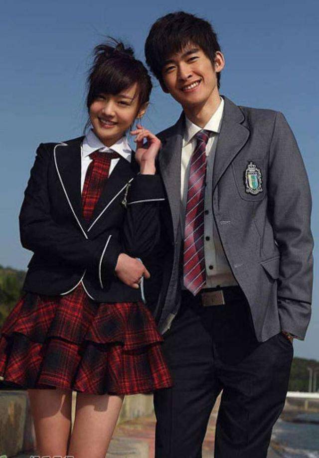 郑爽|原创郑爽张翰戴同款戒指疑复合，多处蛛丝马迹佐证，网友不看好居多