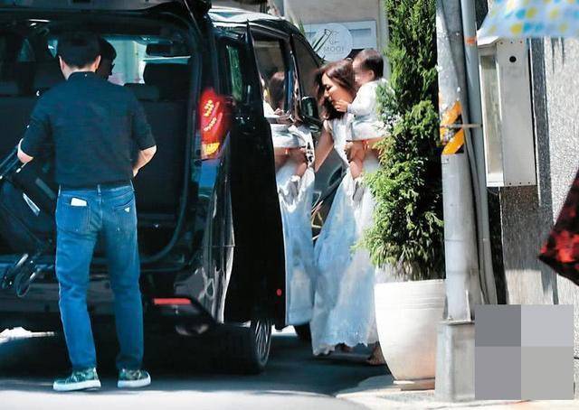 哈林方回应点赞伊能静,亲友曝哈林二婚很幸福