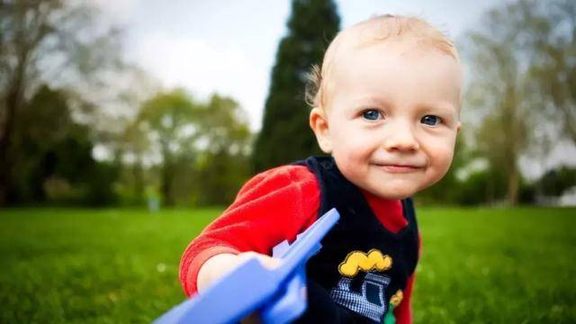 孩子|多亏亲妈几个妙招，矮个家长学起来小伙“基因突变”蹿到1米9