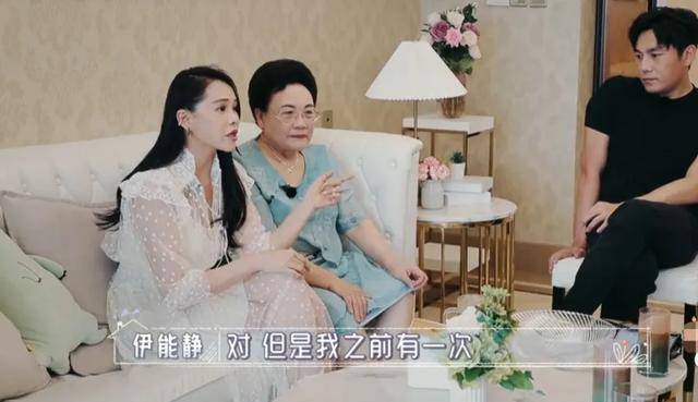原创同是姐弟恋再婚，钟丽缇做梦都想高龄生子，伊能静为什么不得人心