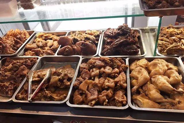 你看看现在那些赚钱的卤菜店都有哪些特色呢?