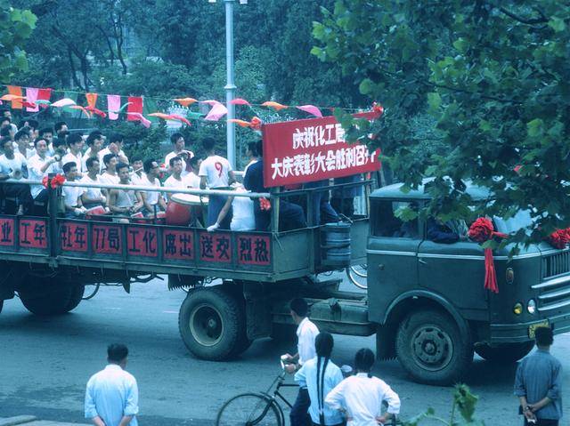 七十年代末期辽宁大连,名声斐然的中山广场(组图)