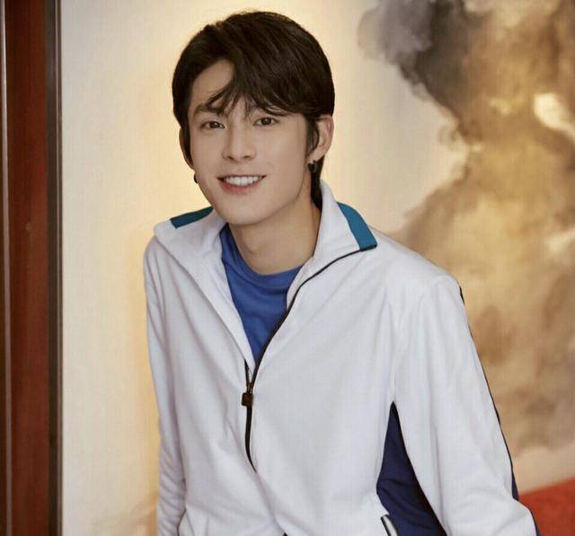 蔡徐坤|杜华烫嘴普通话成笑料，王鹤棣蔡徐坤林更新也因口音被质疑