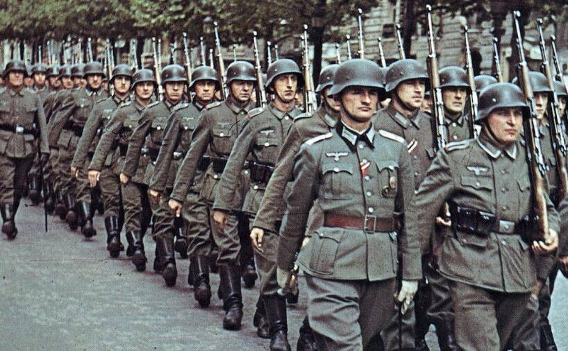 二战德军投降时,希特勒还剩300万大军,为何不反攻而是