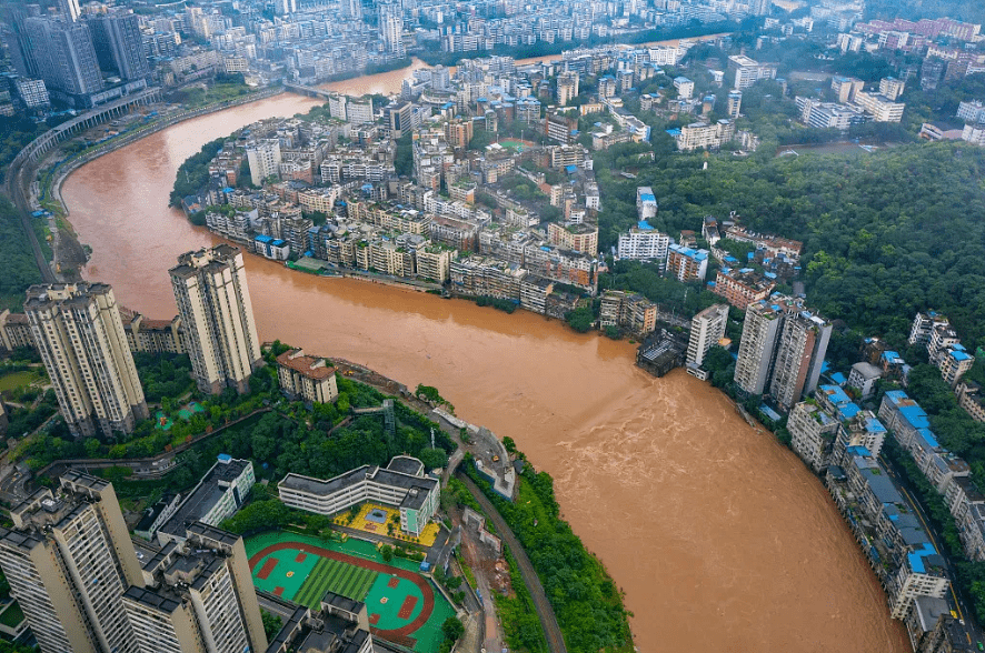 2020年7月1日,重庆市綦江区綦江河水位上涨.