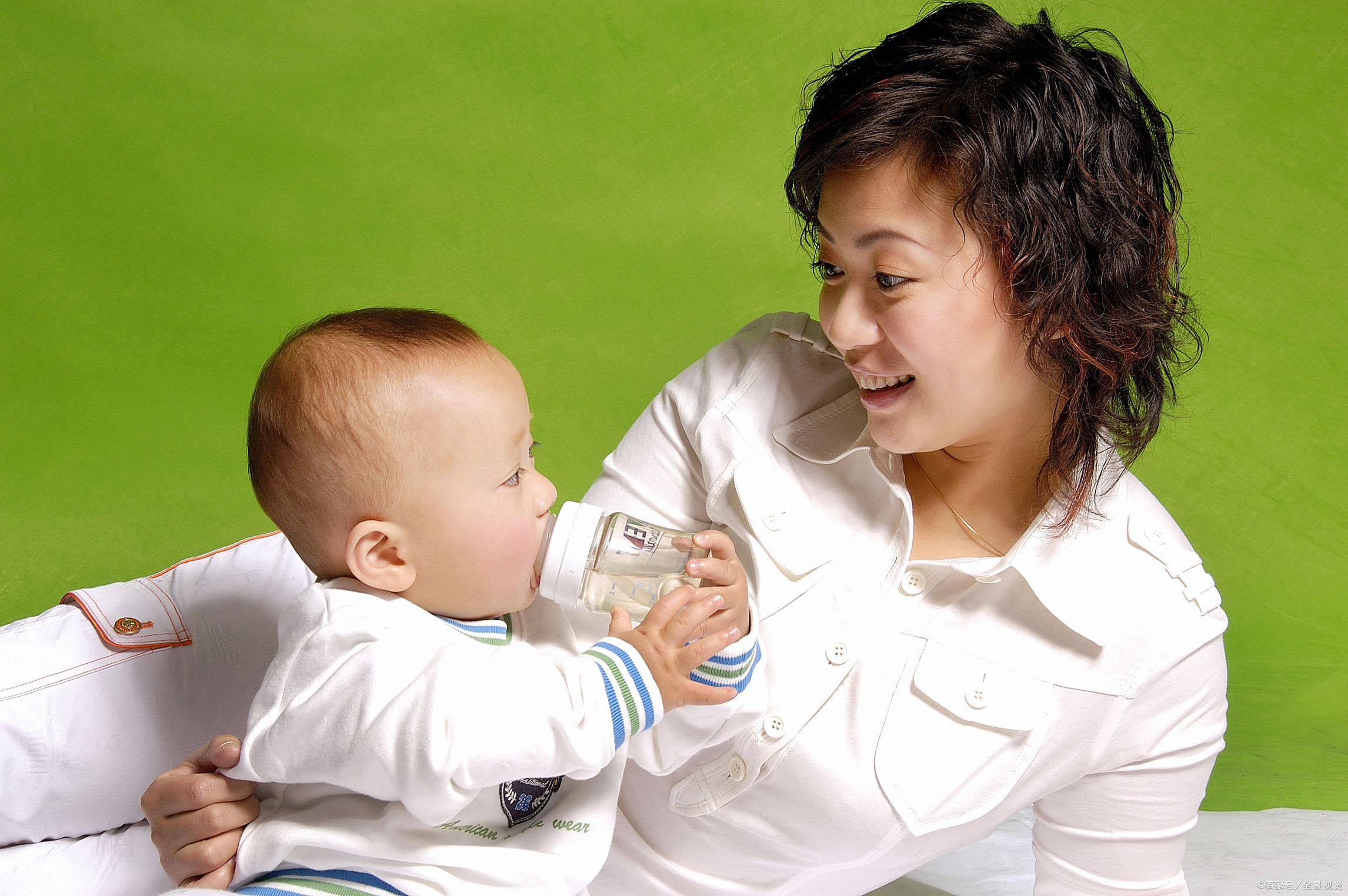 怎么样才能让孩子爱上喝水 c5cda865c5db485a96d33cd93d8ad58c.jpeg