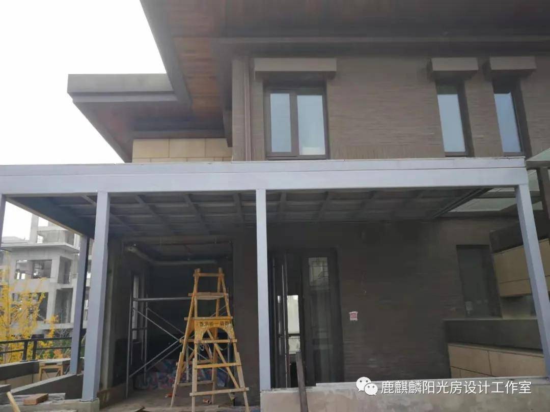 洛阳别墅封露台，怕晒怕热，就用这种钢结构水泥板实顶阳光房工期快