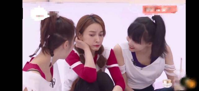 吴昕丁当痛哭引同情，为何弱势拥有更多特权，