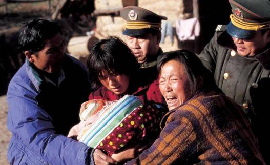 起底网络送养的地下暗网：有的宝宝还没出生就被盯上