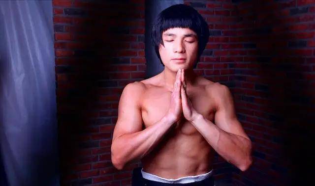 古力娜扎|现代李小龙炮轰九大男演员：个个都占古力娜扎便宜，数窦骁最主动