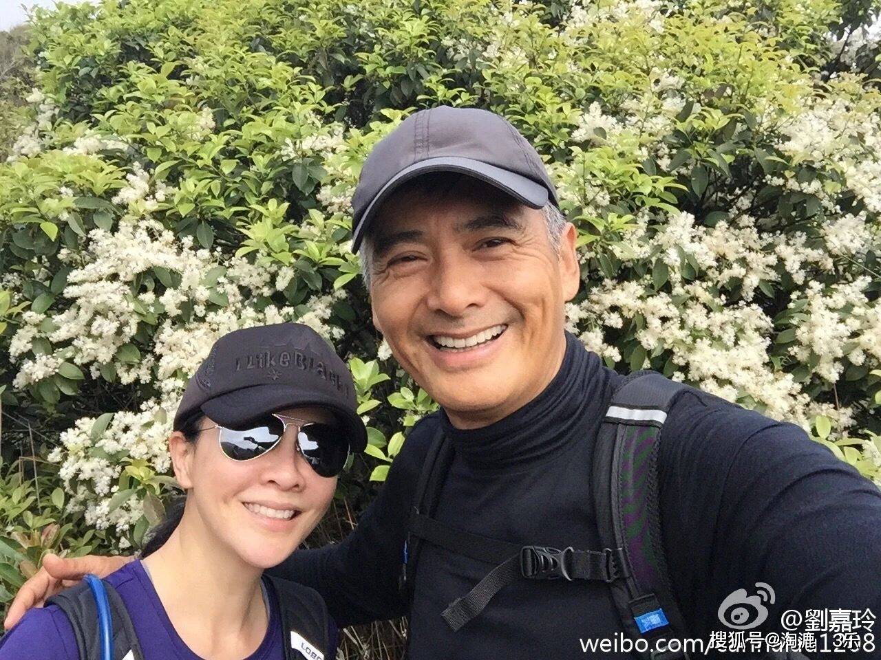 65岁的周润发,多少女孩子的青春啊,如今虽然有些圆圆的脸却也挡不住他