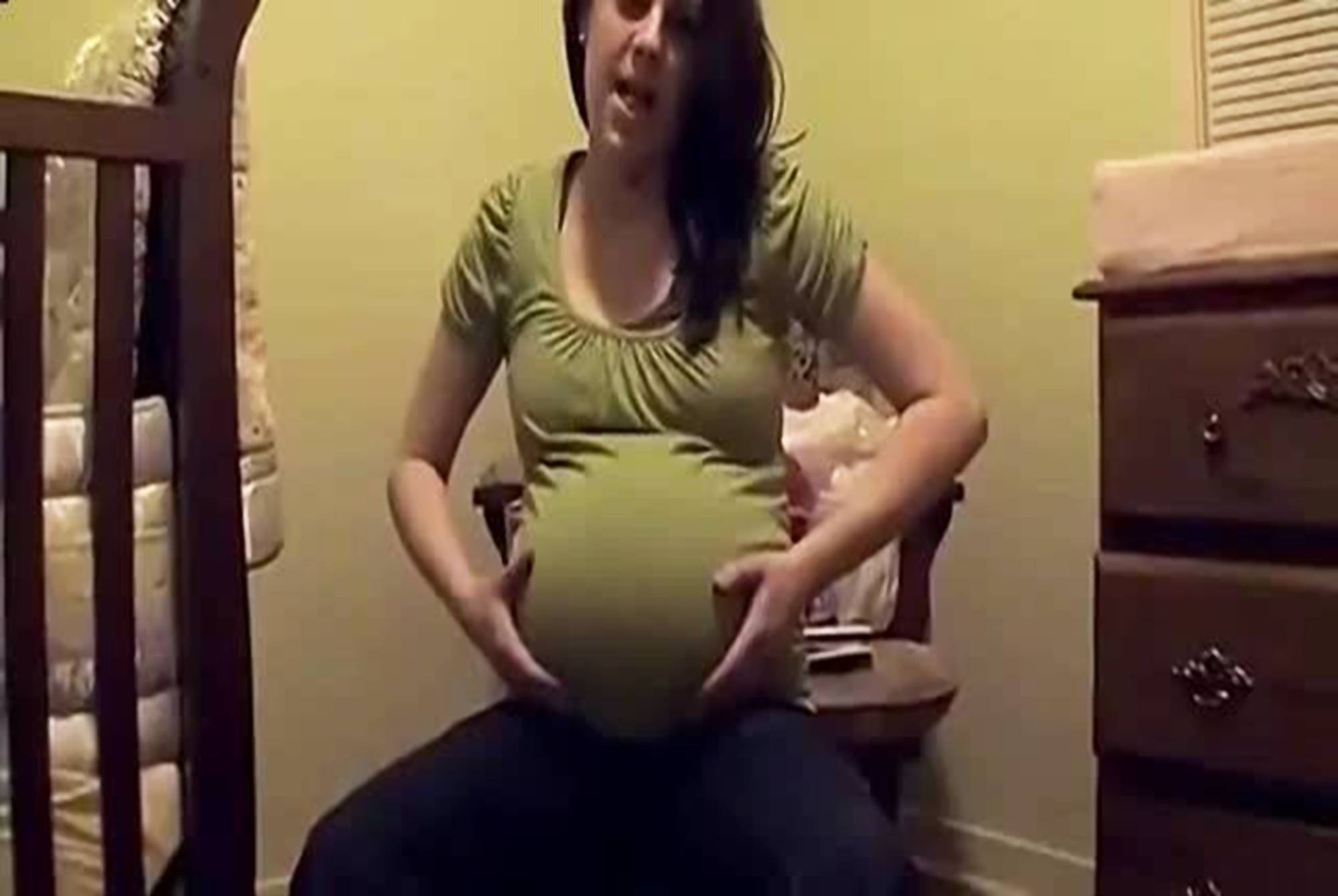那么孕妇肚子的形状就会显得平坦一些,但也不是绝对的