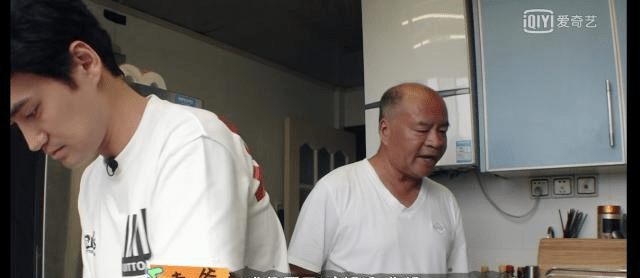 原创袁弘和母亲起争执，婆媳关系一触即发，张歆艺机智应对化家庭矛盾