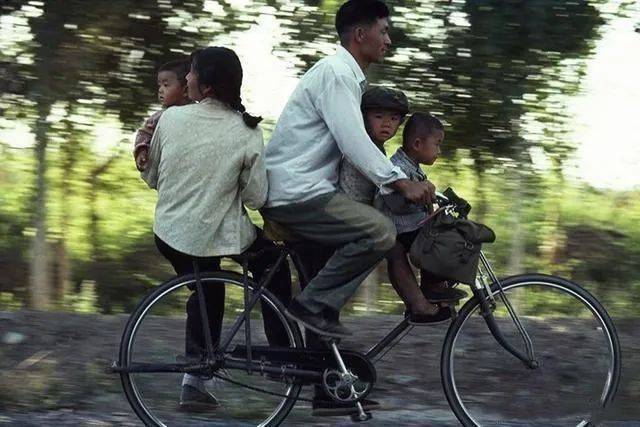 70-80年代的记忆(骑自行车,学自行车,坐自行车)你是否