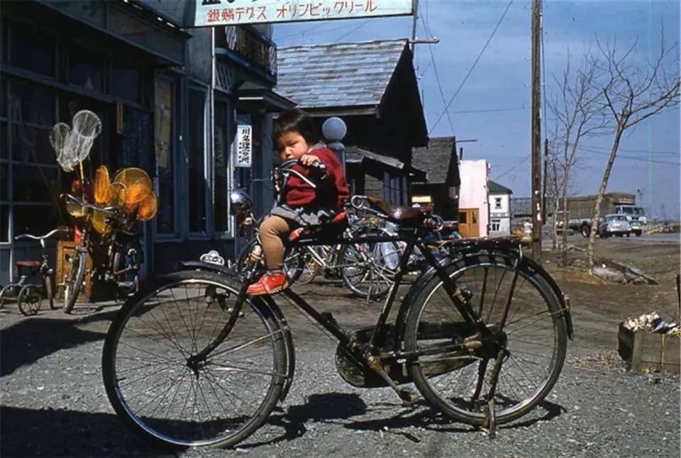 摊位|五十年代的日本民生百态:一派欣欣向荣的景象