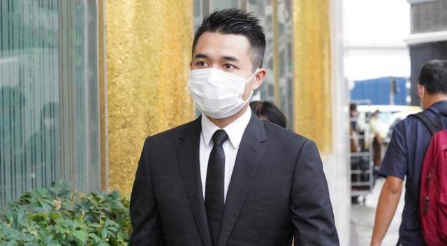 赌王丧礼各房太太与子女们到场，个个神情肃穆