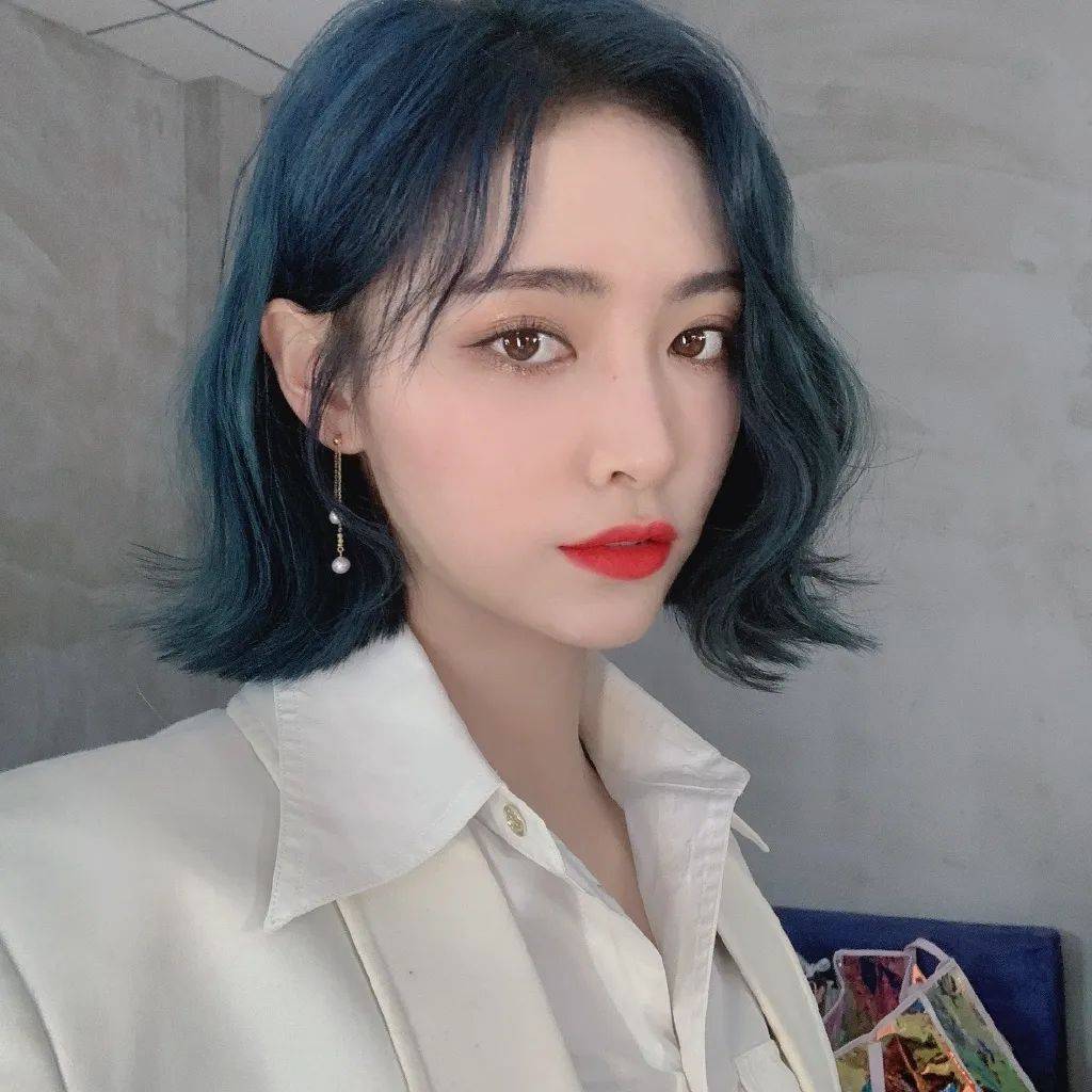 明星们的"彩虹头"发色!高颜值就是要染亮色系!