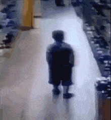 小弟弟,你吃面条的表情太销魂了吧!有这么好吃吗?