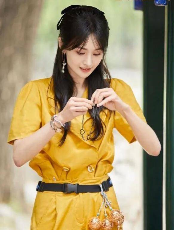 原创郑爽蓝色古装造型,自带仙气,这才是小仙女吧