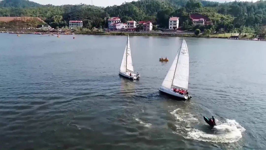 上犹南河湖帆船