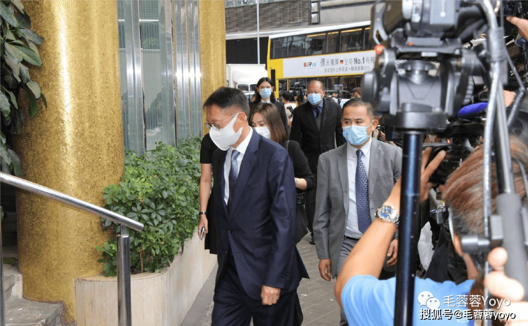 一日 私生女前来认亲 爱了赌王长女何超英一辈子的霍震霆现身_萧百成