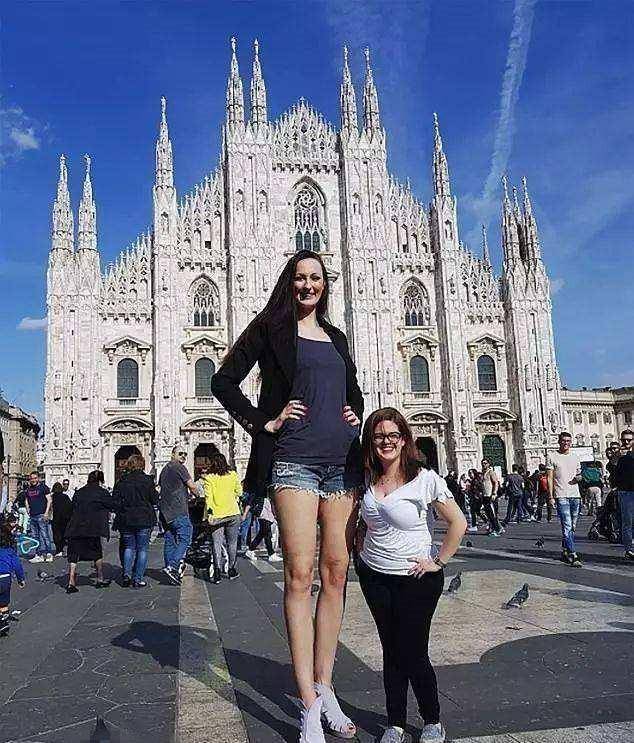世界上腿最长的女人